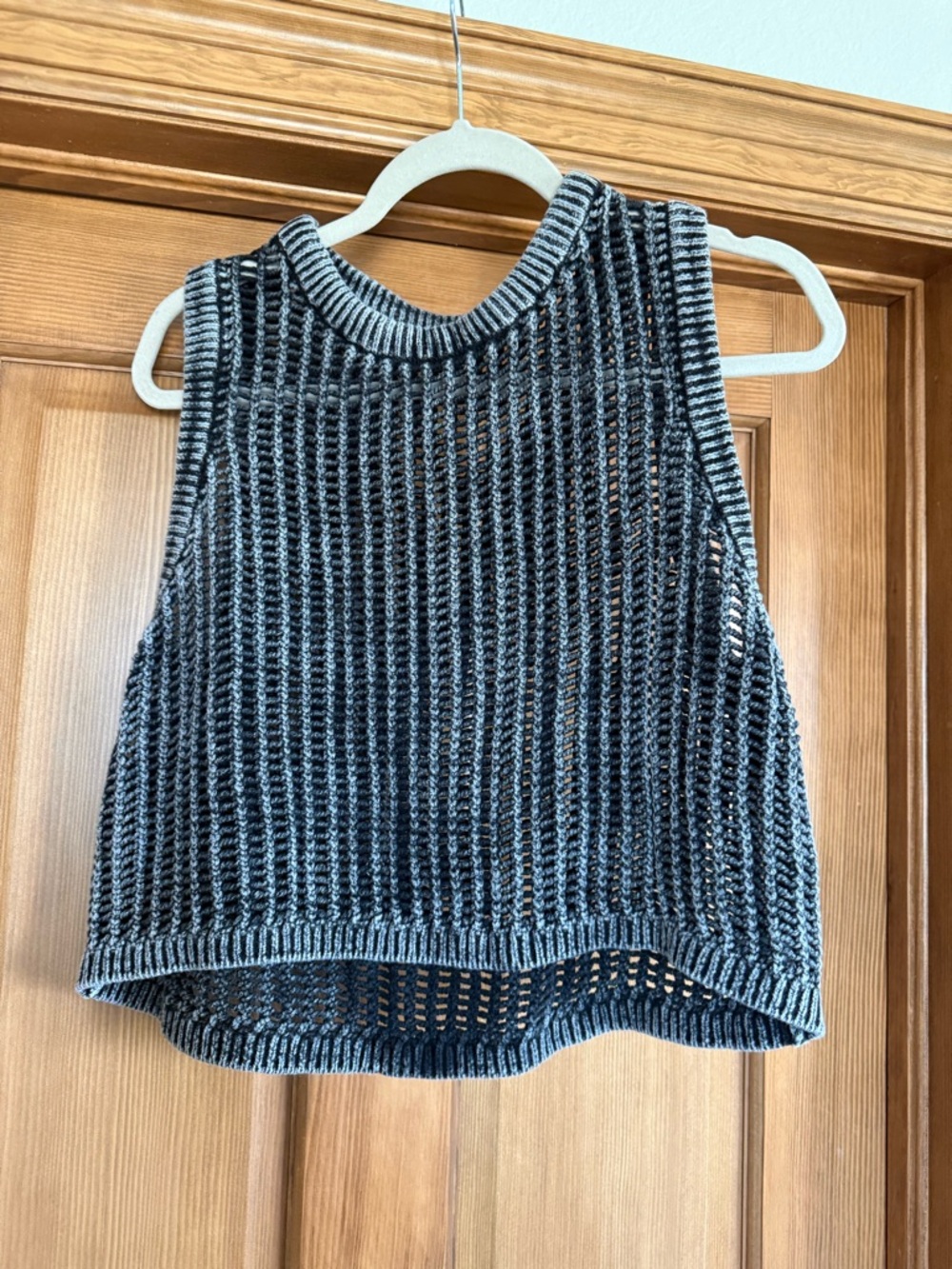 Sleeveless Knit Cropped Tank Top - Black & Gray